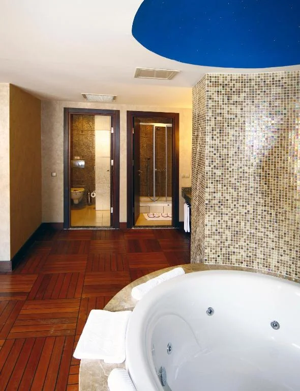 Royal Dragon - Fotoja 3