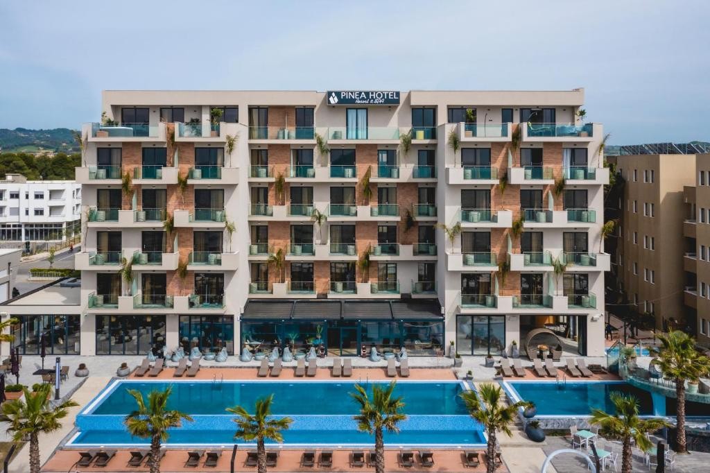 Pinea Hotel